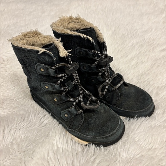 SOREL Kids' Whitney™ II Short Waterproof Insulated Boot size 11 toddler - Picture 2 of 11